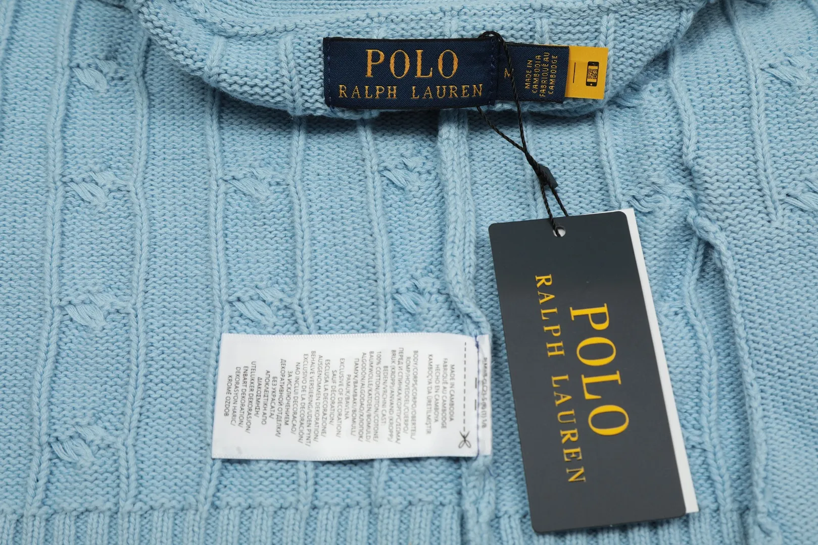 🅿️270 "Top quality" Style number: DS013# [Ralph Lauren V-neck solid color pony embroidered logo twist knitted cardigan] ✅Ralph Lauren classic basic versatile all-season couple knitted cardigan jacket ✅Main supplier platform live broadcast Wholesale entity Replacement if out of stock No removal from shelves ✅ZP quality 1:1 version Scan the code to enter the GF website Counter quality ✅Detailed quality The only one in Guangzhou Imported quality cotton yarn Focusing on high-end, cost-effective, good quality, needless to say. ✅The version is restored to the original. The maximum size can be worn up to 200 pounds. Loose, comfortable and stress-free. ✅The upper body is simple and easy to match. A must-have for ootd. Good-looking clothes are never picky. A must-have for couples with the same style. Size: S-XL. Color: black, navy, off-white, gray, light blue, khaki.